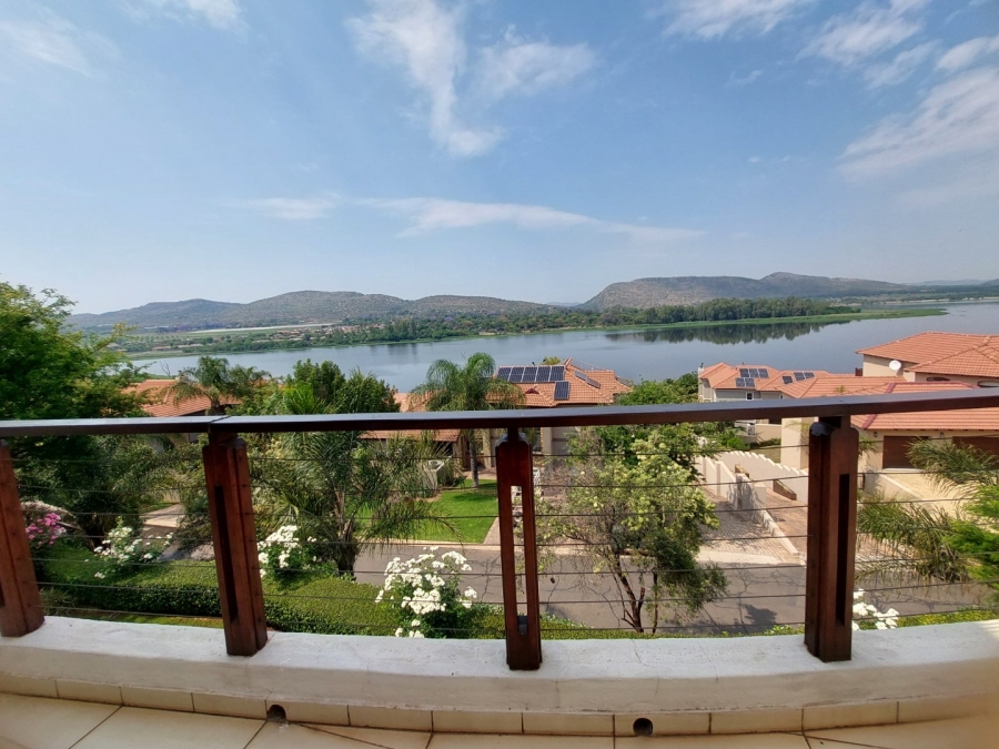 6 Bedroom Property for Sale in Birdwood Estate North West